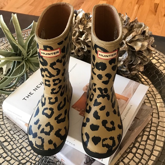 HUNTER ☔️ LEOPARD RAIN BOOTS - Picture 4 of 12